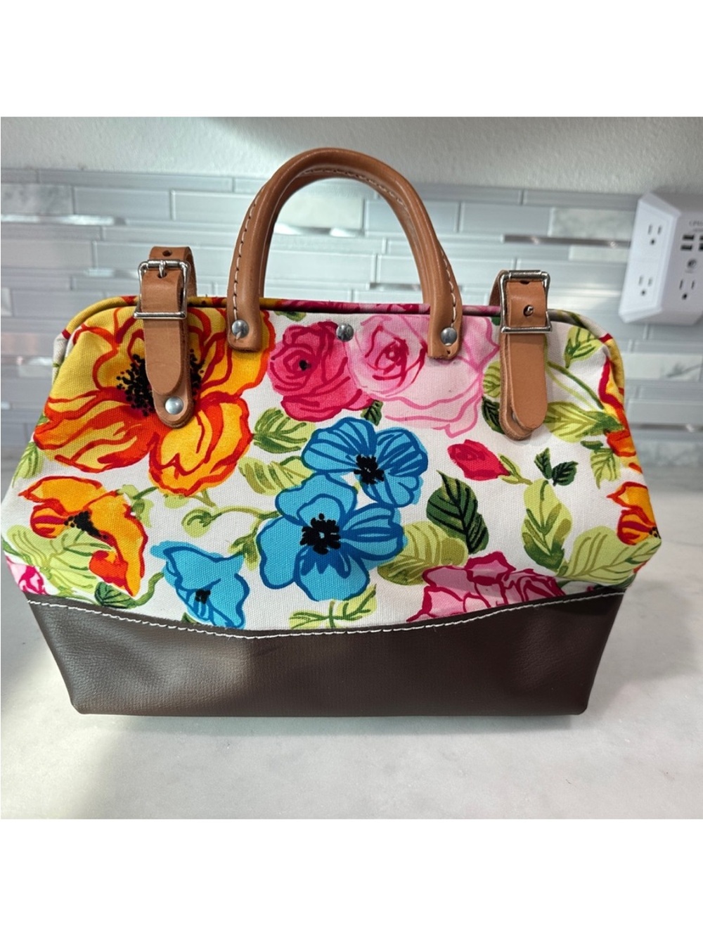 🌺Stunning Floral Hand Bag with Brown Trim - Picture 3 of 12